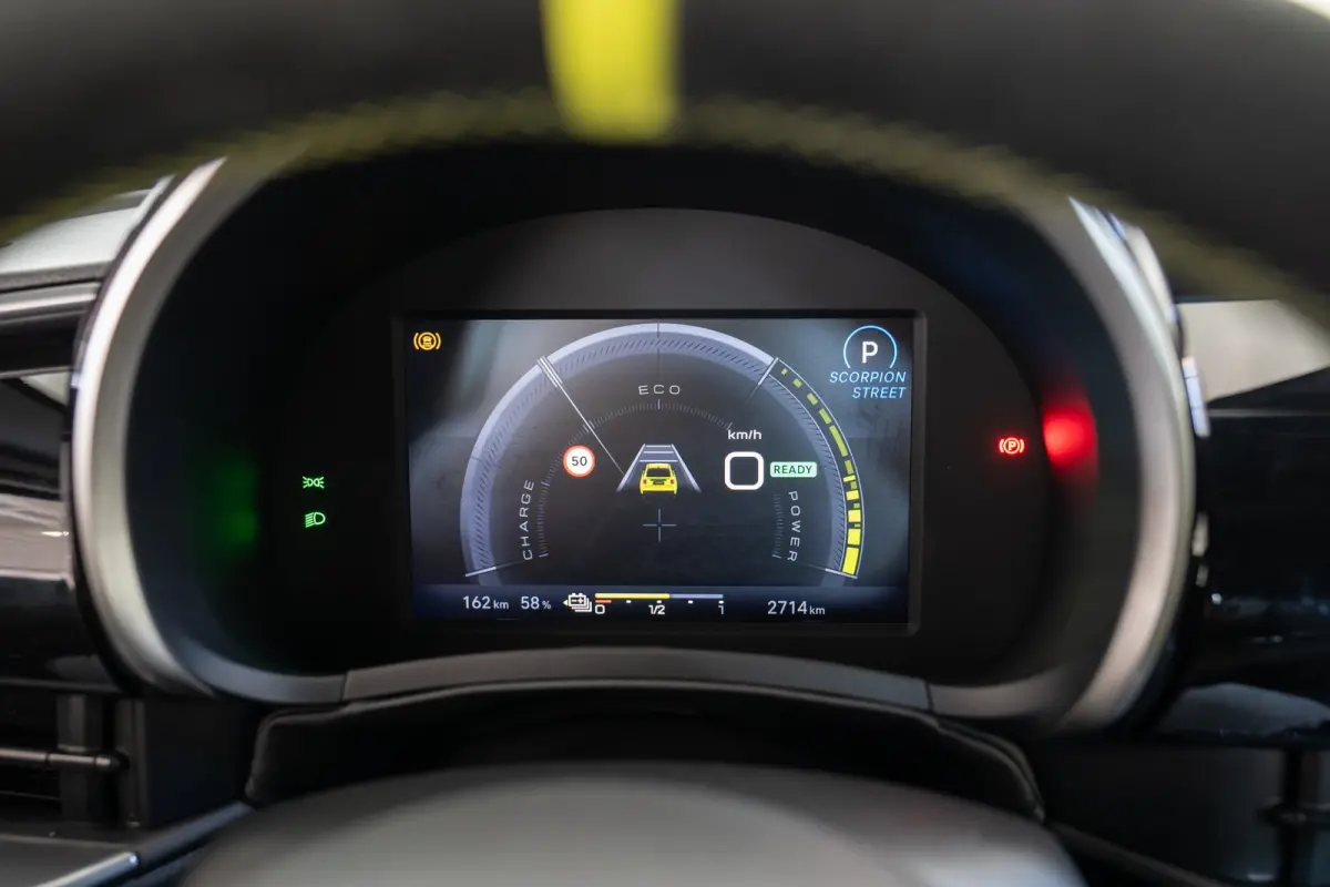 Turismo 54 kWh | 8 Jaar Garantie | 20 Inch Velgen | Apple Carplay & Android Auto | LED | Keyless | Parkeersensoren | Mistlampen |