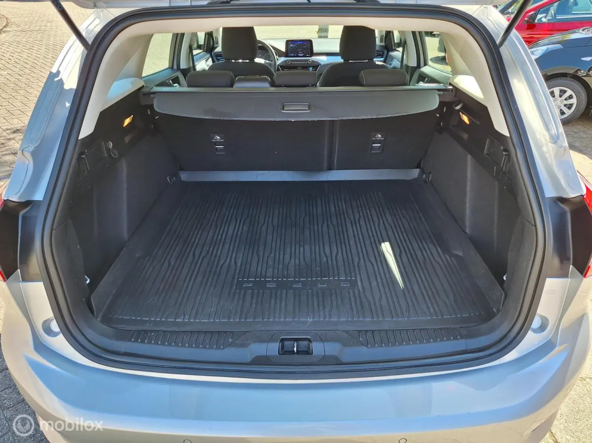 1.0 ECOBOOST TREND EDITION BUSINESS • Carplay • Airco •