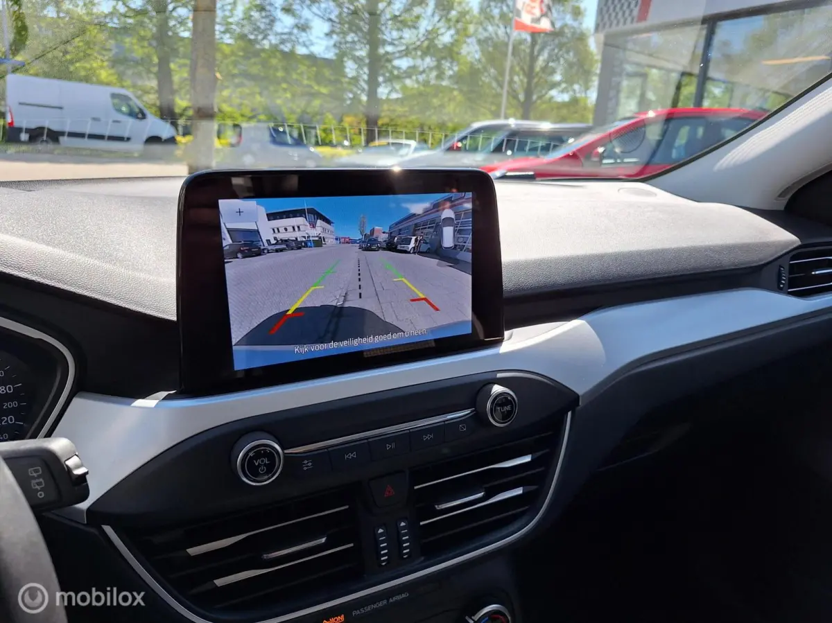 1.0 ECOBOOST TREND EDITION BUSINESS • Carplay • Airco •
