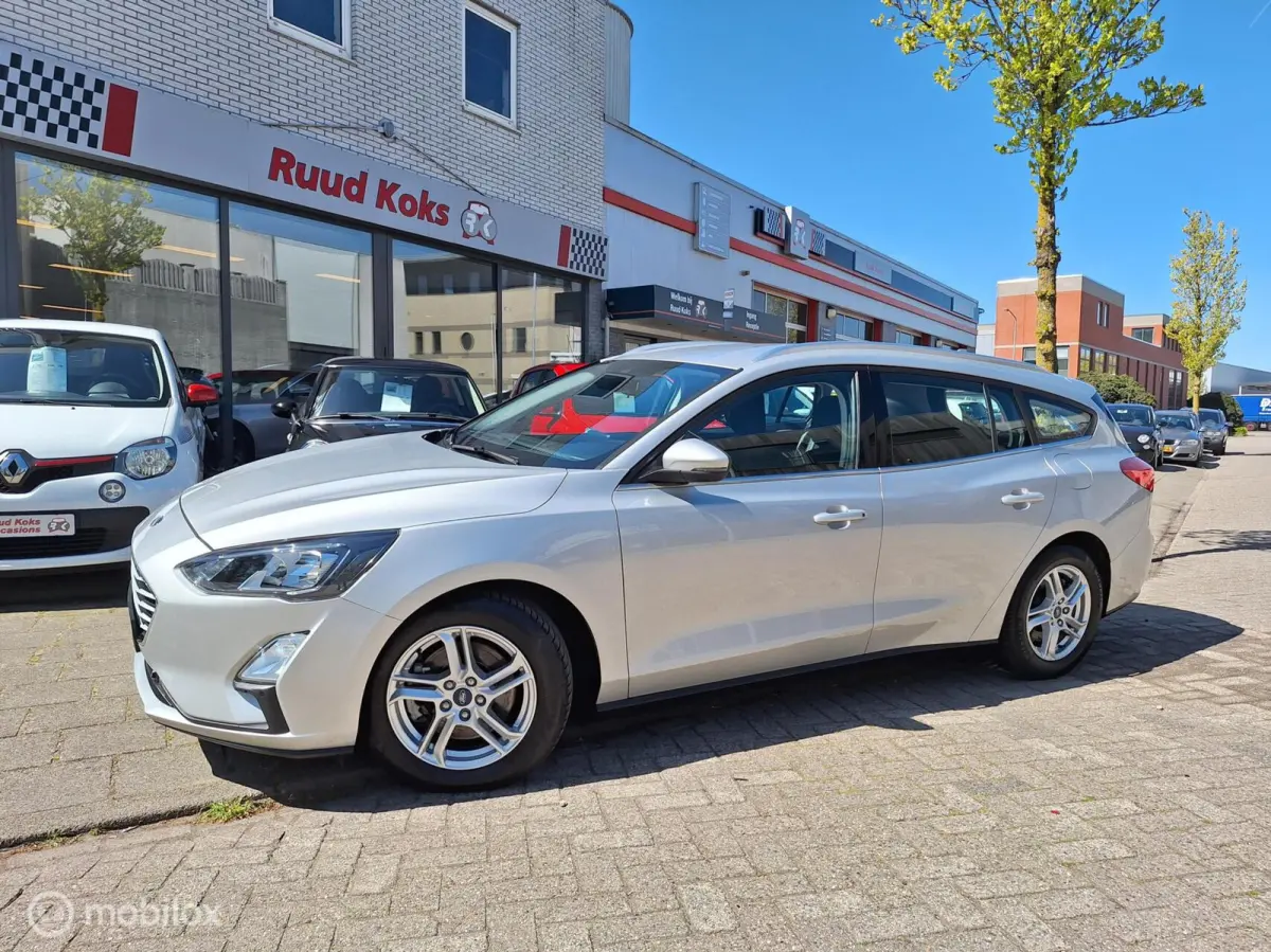 1.0 ECOBOOST TREND EDITION BUSINESS • Carplay • Airco •