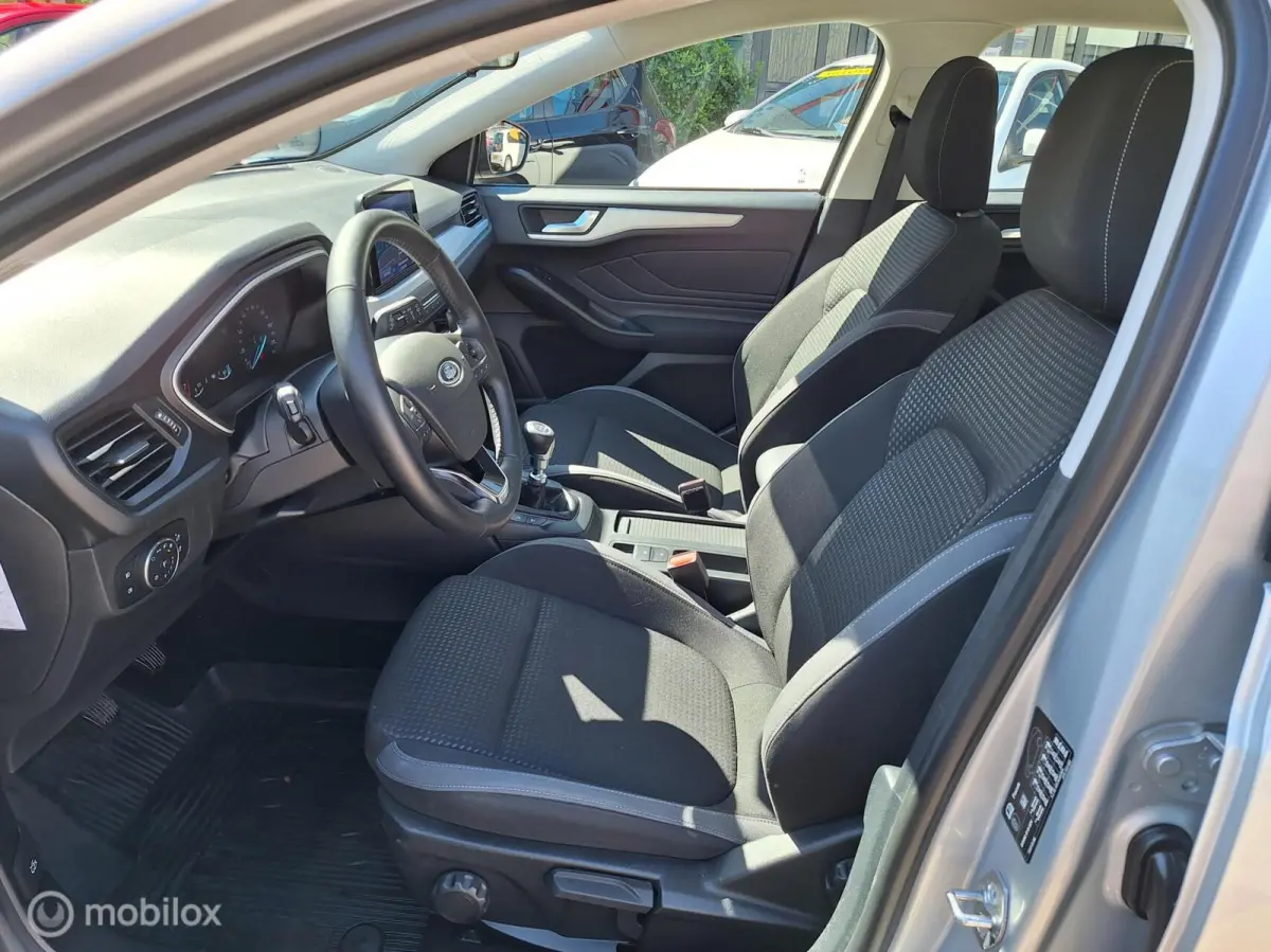 1.0 ECOBOOST TREND EDITION BUSINESS • Carplay • Airco •