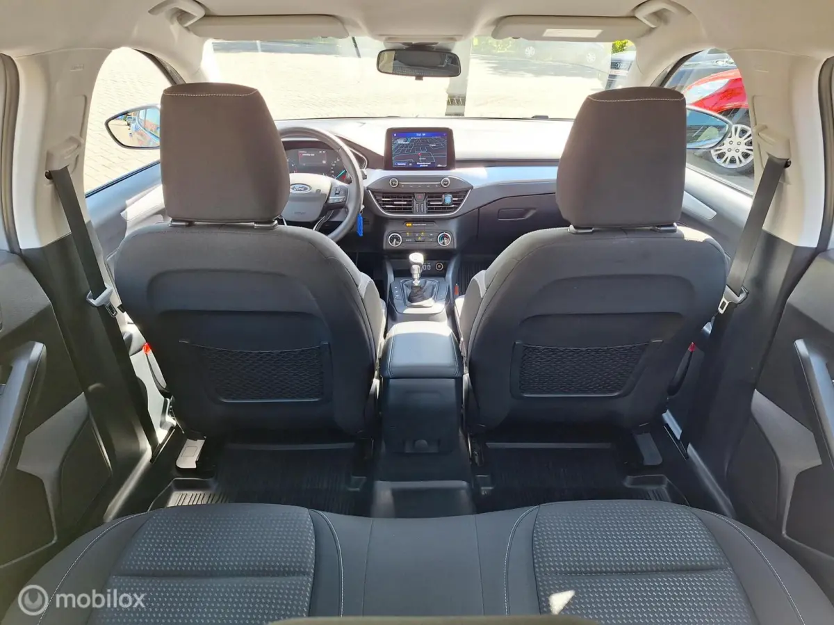 1.0 ECOBOOST TREND EDITION BUSINESS • Carplay • Airco •