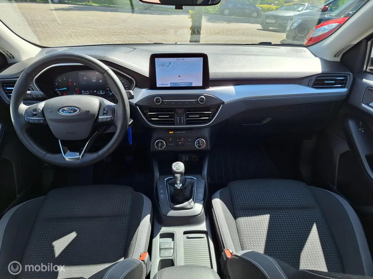 1.0 ECOBOOST TREND EDITION BUSINESS • Carplay • Airco •