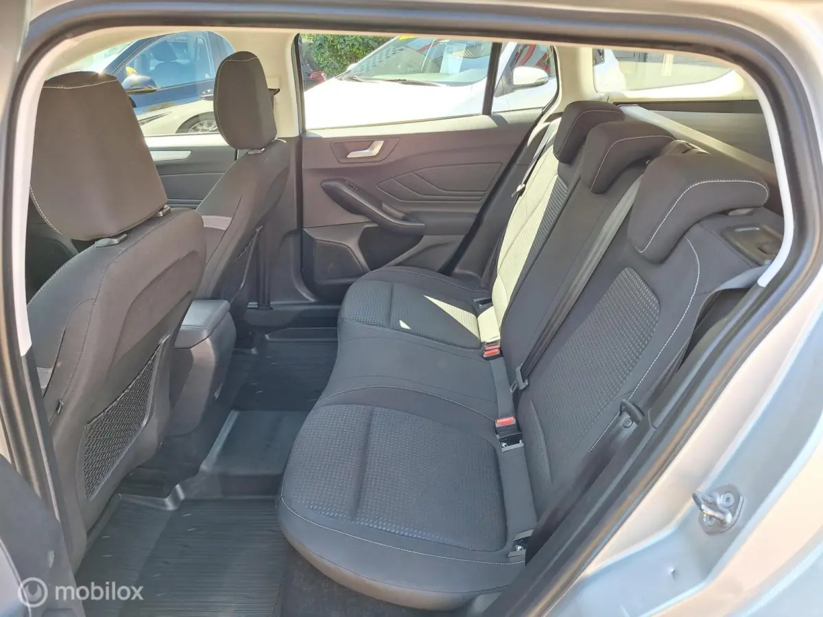1.0 ECOBOOST TREND EDITION BUSINESS • Carplay • Airco •