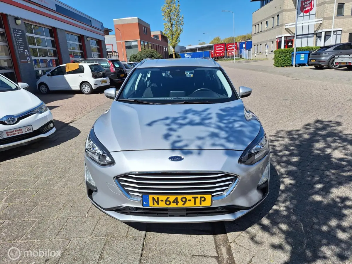 1.0 ECOBOOST TREND EDITION BUSINESS • Carplay • Airco •