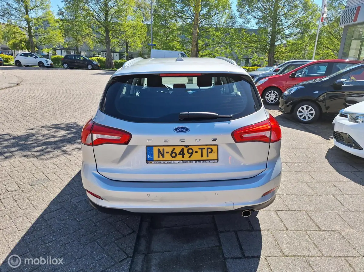 1.0 ECOBOOST TREND EDITION BUSINESS • Carplay • Airco •