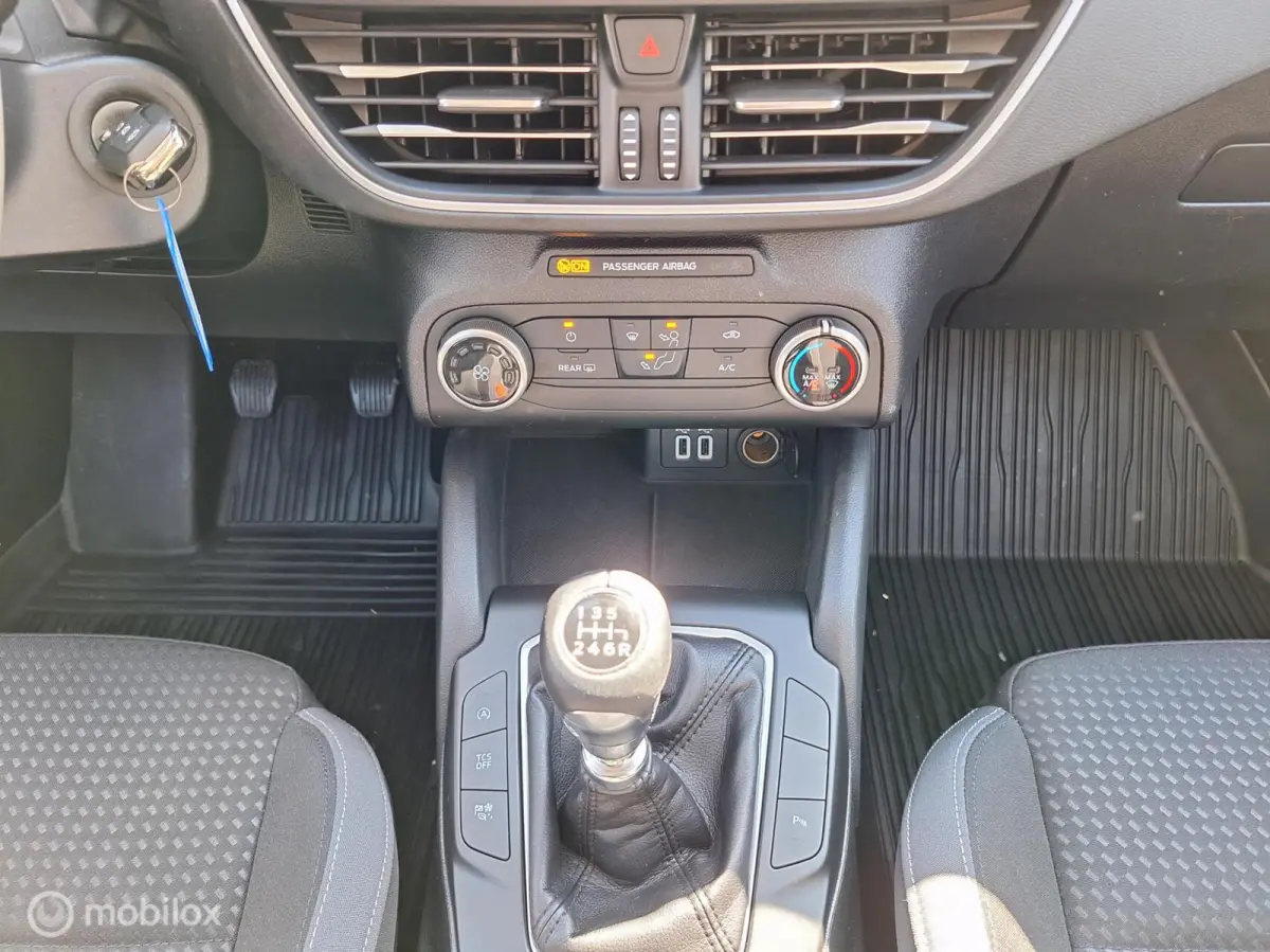 1.0 ECOBOOST TREND EDITION BUSINESS • Carplay • Airco •