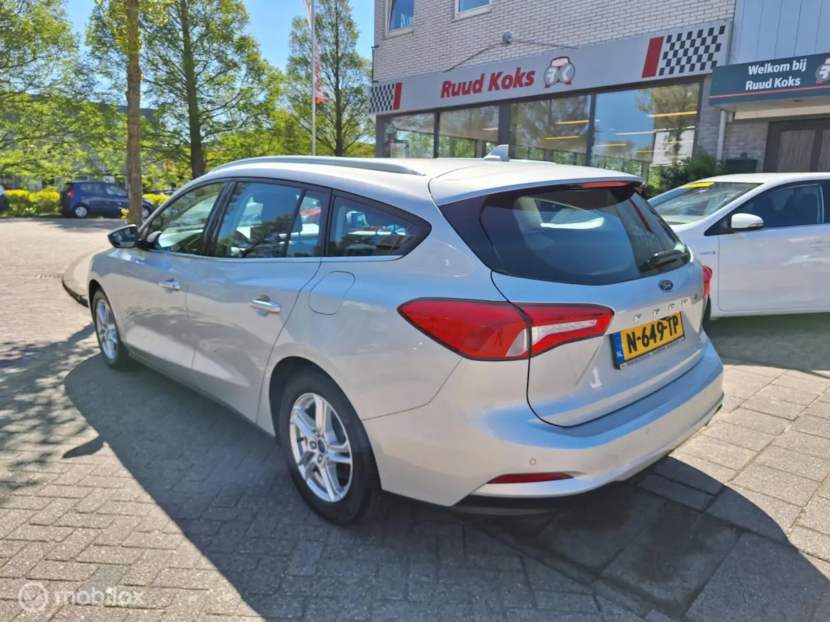 1.0 ECOBOOST TREND EDITION BUSINESS • Carplay • Airco •