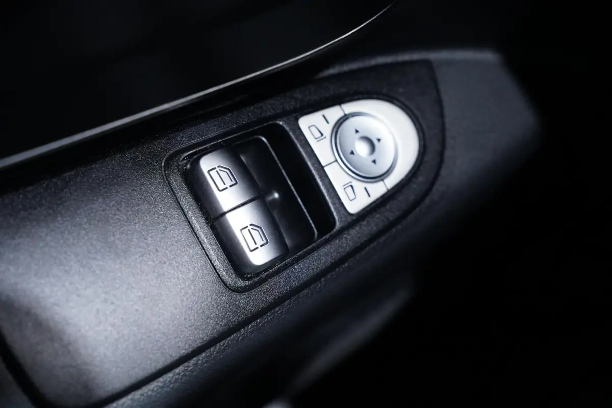 114 CDI 136 pk Lang Aut. Glazenwasser Edition Airco, Cruise Control, Imperiaal, Trekhaak 2.500 kg, 2-Zits