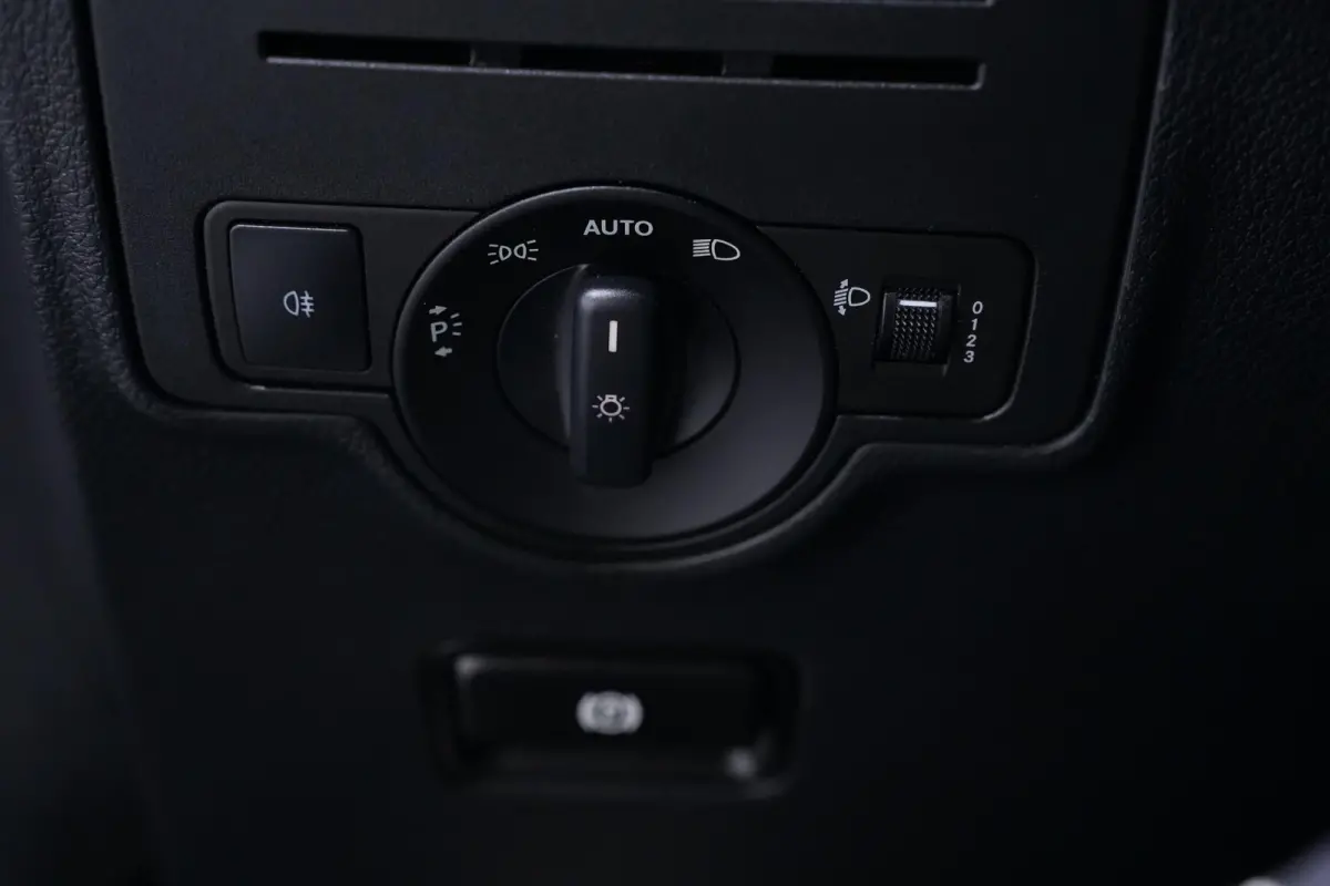 114 CDI 136 pk Lang Aut. Glazenwasser Edition Airco, Cruise Control, Imperiaal, Trekhaak 2.500 kg, 2-Zits