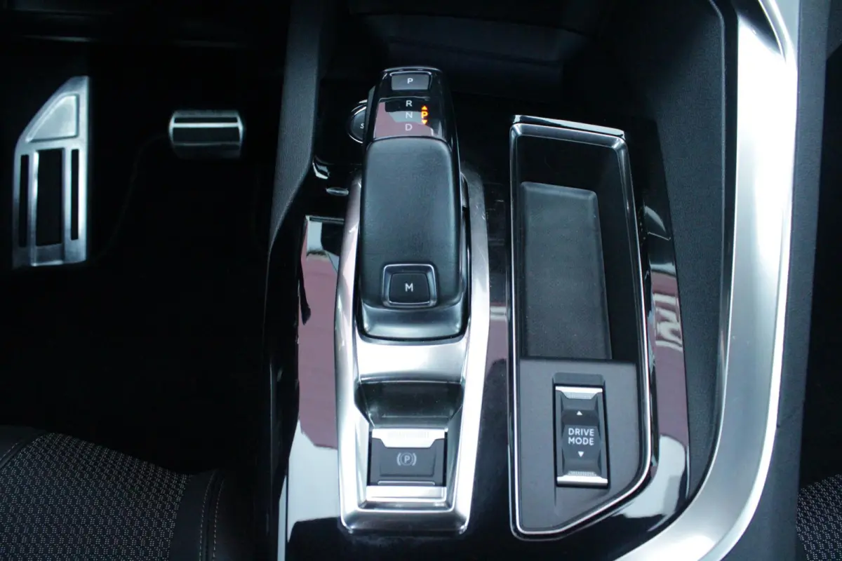 1.6 180PK AUTOMAAT GT | PANORAMA SCHUIF/KANTEL DAK | FOCAL AUDIO SYSTEM | 7-PERSOONS! | NAVIGATIE | APPLE CARPLAY/ANDROID AUTO | ADAPTIVE CRUISE CONTROL | BLACK PACK | FULL LED KOPLAMPEN | D