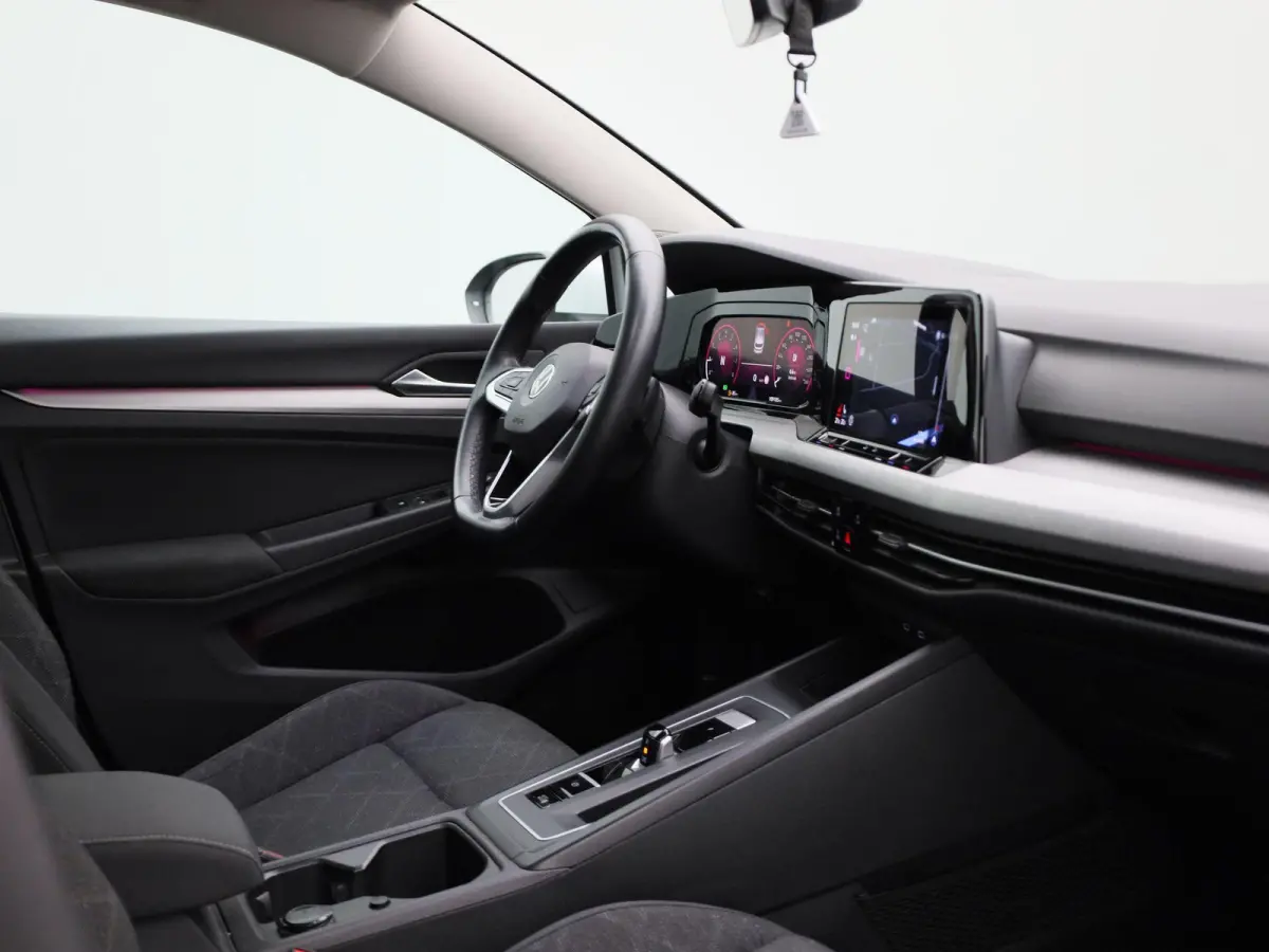 1.0 eTSI Life | Automaat | Stoel - Stuur Verwarming | Navigatie | Apple CarPlay/ Android Auto | Parkeersensoren | LMV | LED |