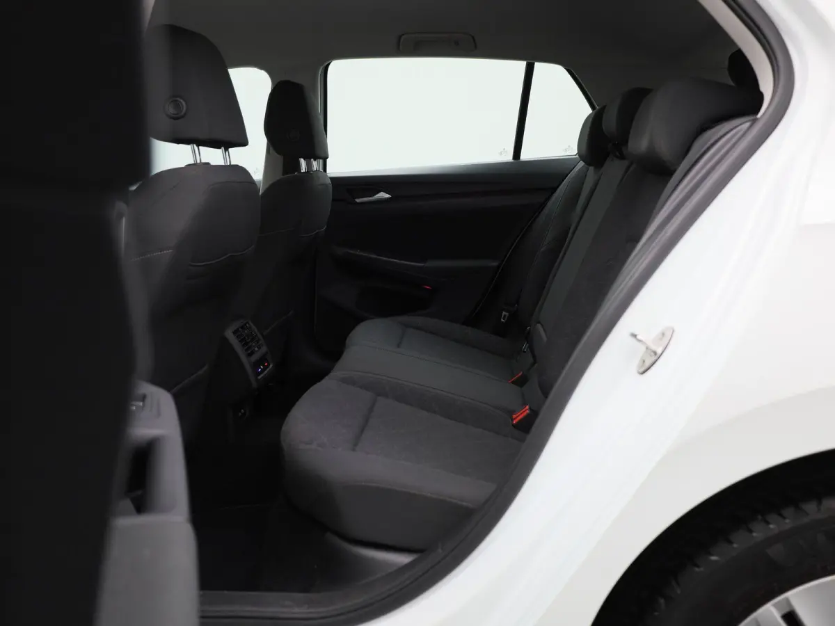 1.0 eTSI Life | Automaat | Stoel - Stuur Verwarming | Navigatie | Apple CarPlay/ Android Auto | Parkeersensoren | LMV | LED |