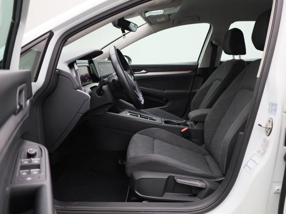 1.0 eTSI Life | Automaat | Stoel - Stuur Verwarming | Navigatie | Apple CarPlay/ Android Auto | Parkeersensoren | LMV | LED |