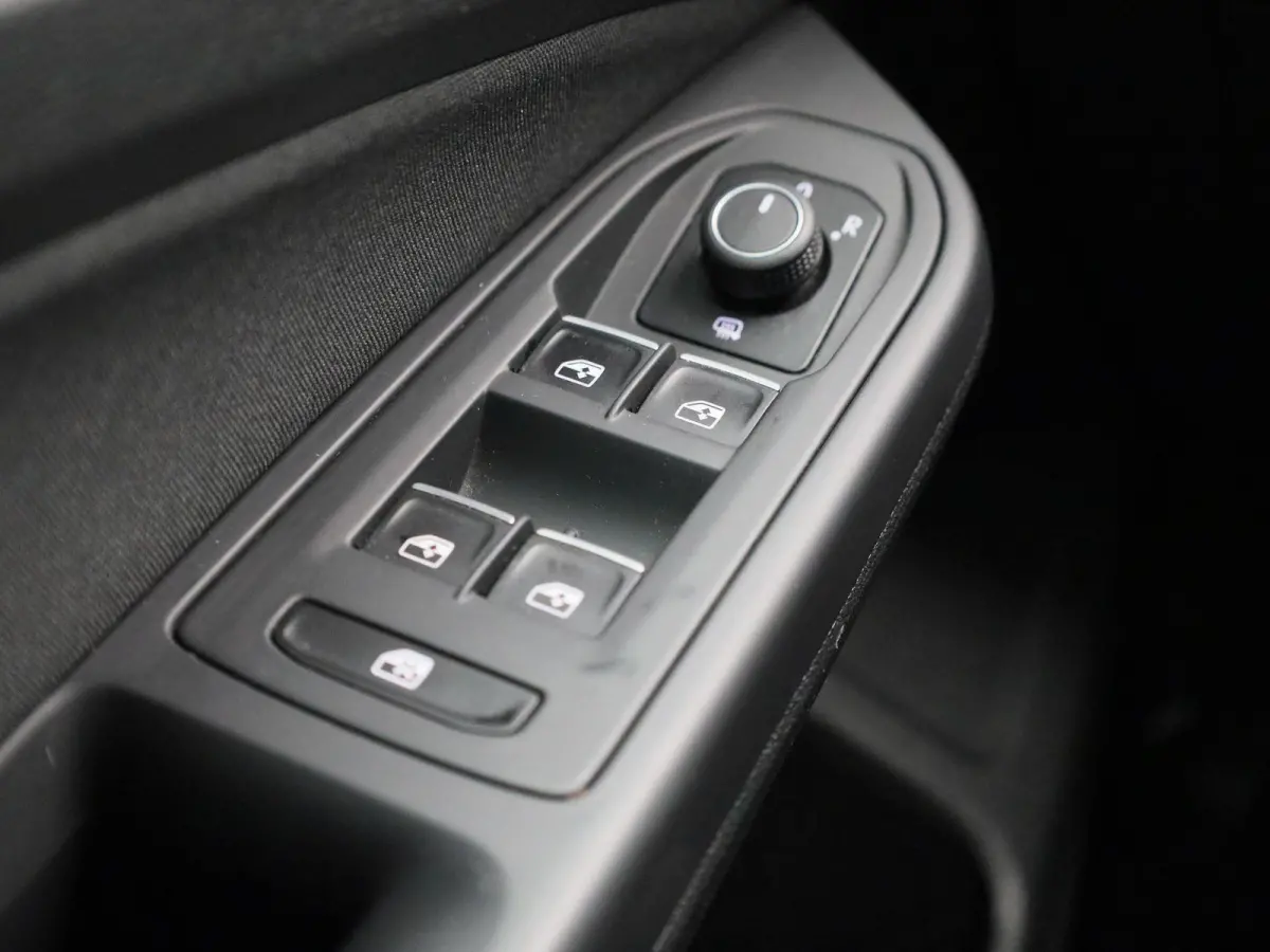 1.0 eTSI Life | Automaat | Stoel - Stuur Verwarming | Navigatie | Apple CarPlay/ Android Auto | Parkeersensoren | LMV | LED |