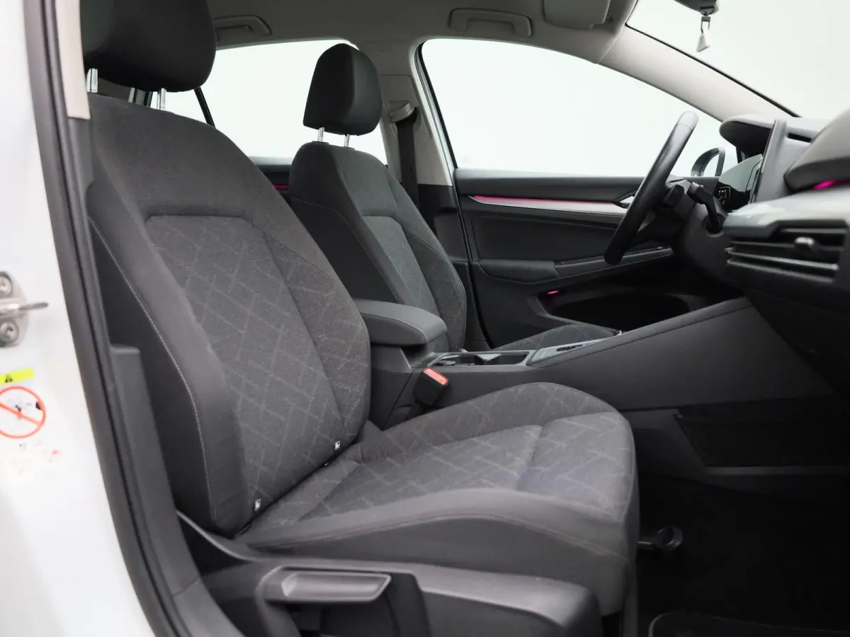 1.0 eTSI Life | Automaat | Stoel - Stuur Verwarming | Navigatie | Apple CarPlay/ Android Auto | Parkeersensoren | LMV | LED |