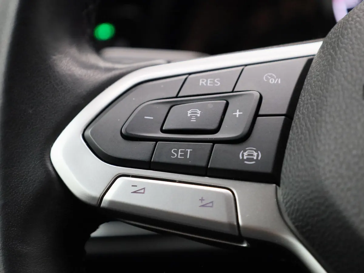 1.0 eTSI Life | Automaat | Stoel - Stuur Verwarming | Navigatie | Apple CarPlay/ Android Auto | Parkeersensoren | LMV | LED |