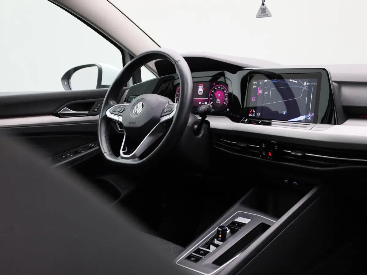 1.0 eTSI Life | Automaat | Stoel - Stuur Verwarming | Navigatie | Apple CarPlay/ Android Auto | Parkeersensoren | LMV | LED |