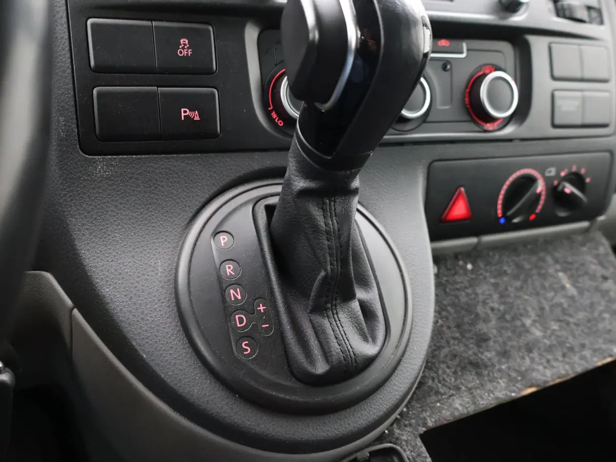 2.0 TDI 140 PK DSG AUT. L1H1 PERSONENBUS + 220V + CAMERA | NAVIGATIE | TREKHAAK | STANDKACHEL