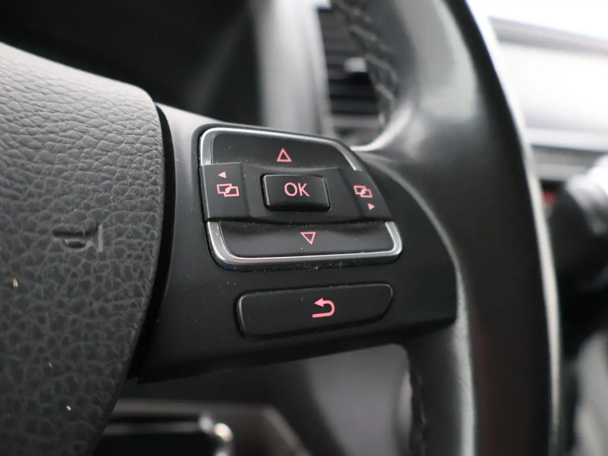 2.0 TDI 140 PK DSG AUT. L1H1 PERSONENBUS + 220V + CAMERA | NAVIGATIE | TREKHAAK | STANDKACHEL