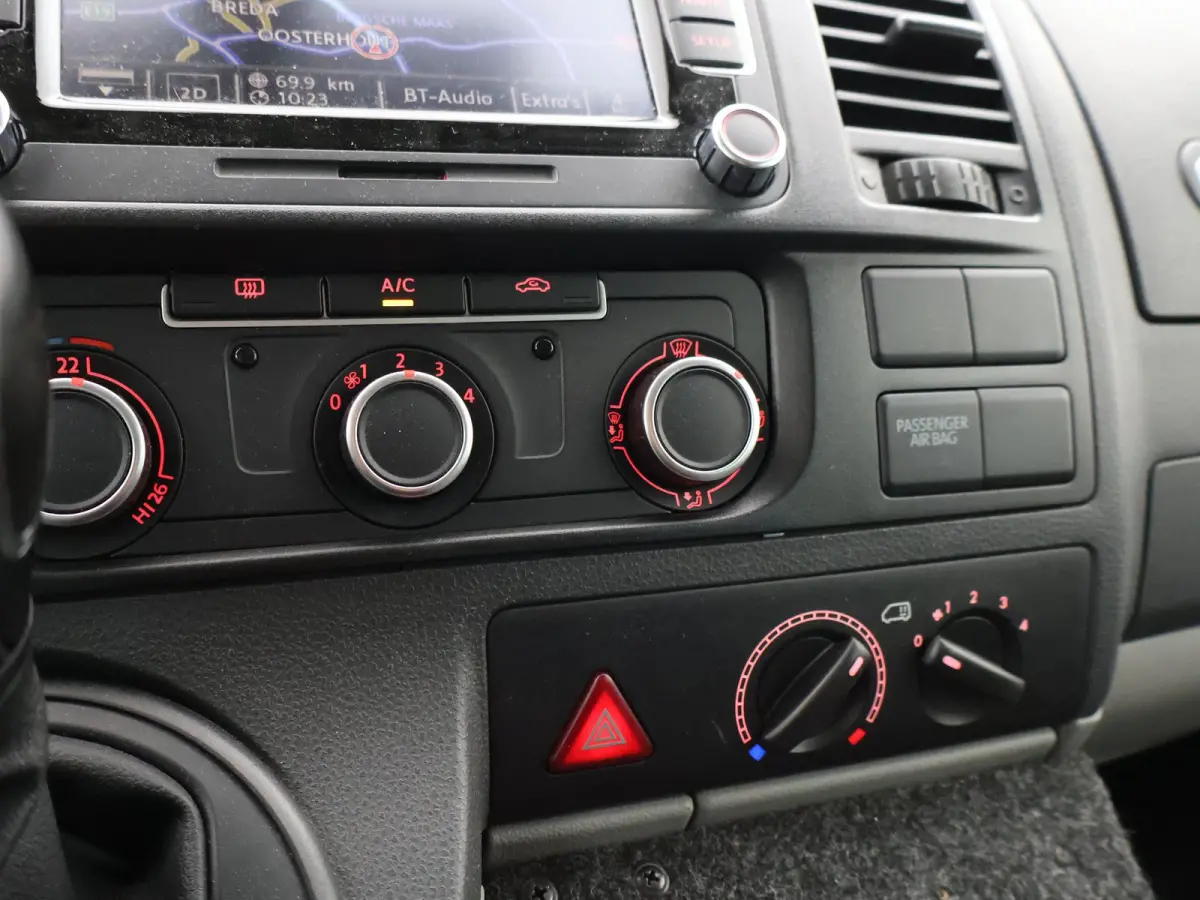 2.0 TDI 140 PK DSG AUT. L1H1 PERSONENBUS + 220V + CAMERA | NAVIGATIE | TREKHAAK | STANDKACHEL