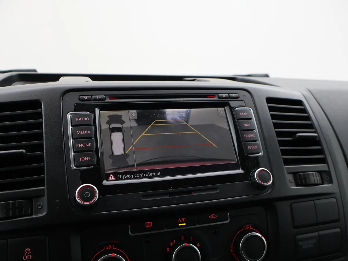 2.0 TDI 140 PK DSG AUT. L1H1 PERSONENBUS + 220V + CAMERA | NAVIGATIE | TREKHAAK | STANDKACHEL