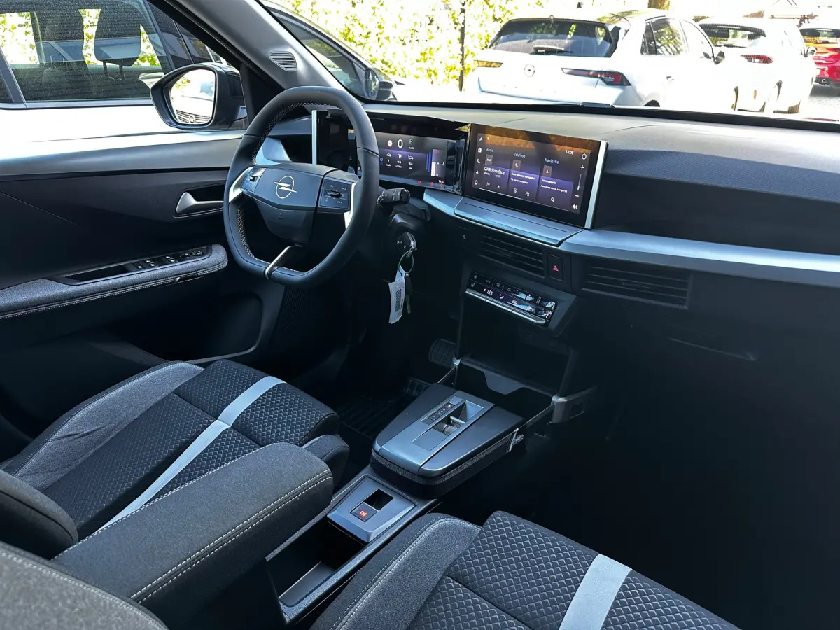 1.2 Turbo Hybrid GS | STUUR, STOEL EN VOORRUITVERWARMING| DODEHOEK DETECTIE| CAMERA + SENSOREN| NAVIGATIE + APPLE CARPLAY/ANDROID AUTO|