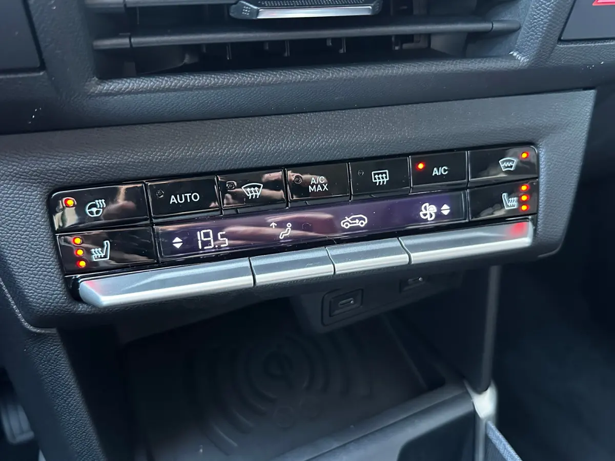 1.2 Turbo Hybrid GS | STUUR, STOEL EN VOORRUITVERWARMING| DODEHOEK DETECTIE| CAMERA + SENSOREN| NAVIGATIE + APPLE CARPLAY/ANDROID AUTO|