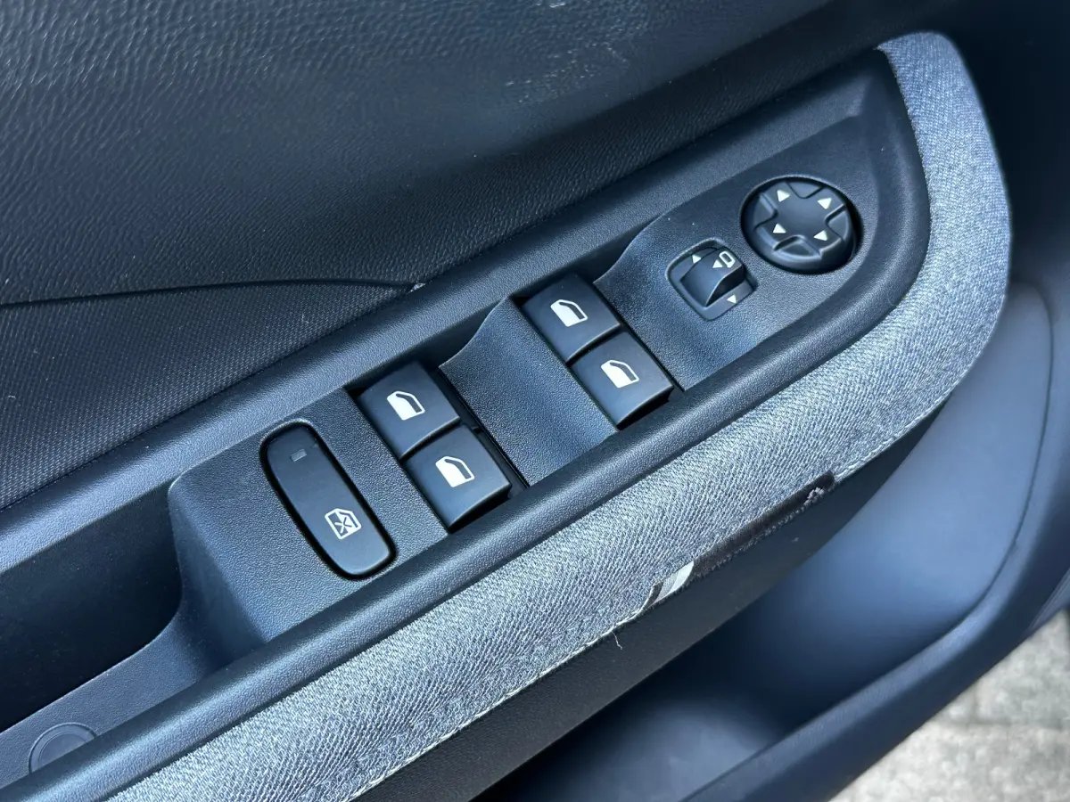 1.2 Turbo Hybrid GS | STUUR, STOEL EN VOORRUITVERWARMING| DODEHOEK DETECTIE| CAMERA + SENSOREN| NAVIGATIE + APPLE CARPLAY/ANDROID AUTO|