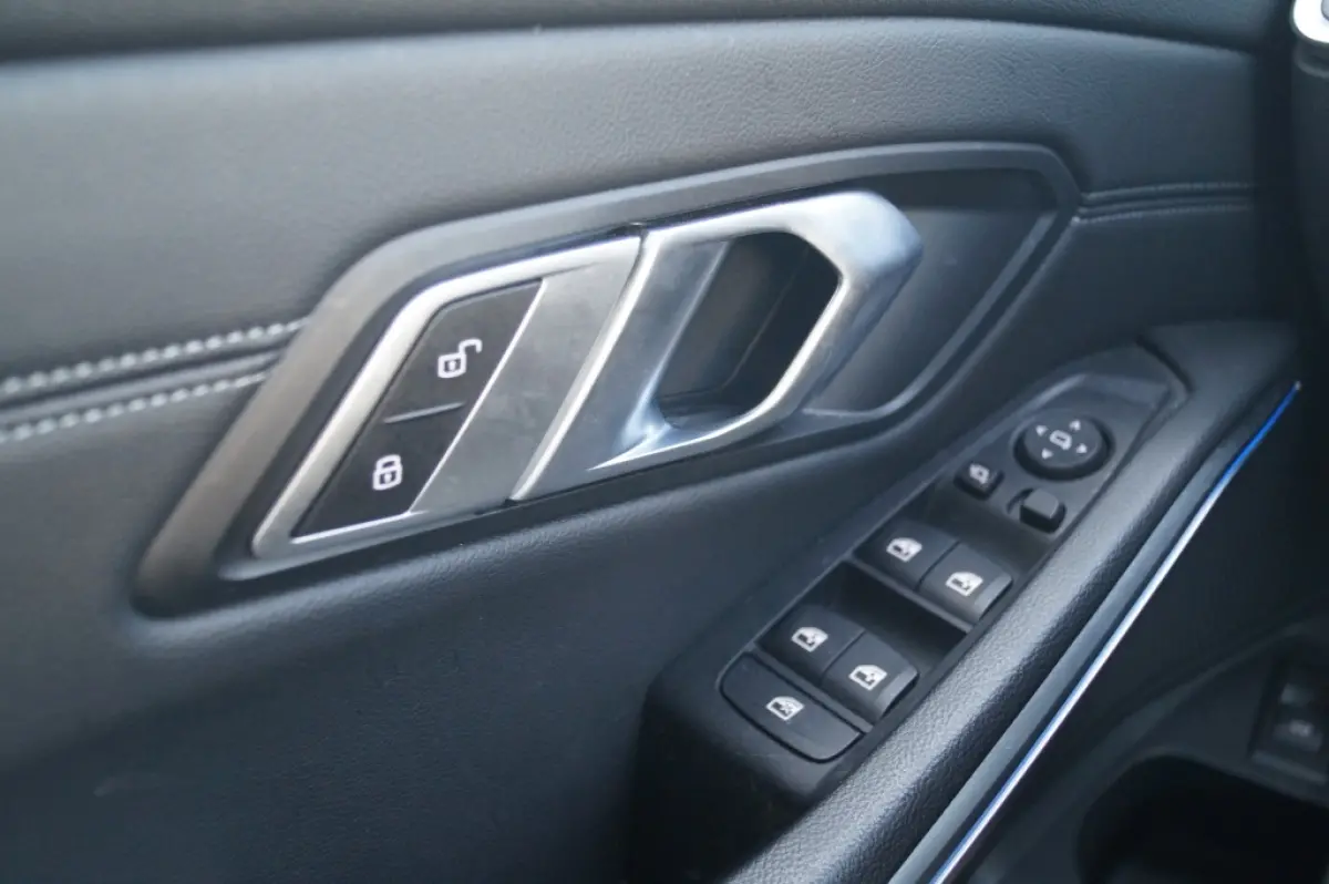 318i High Executive Edition -LEER-CAM-NAVI-