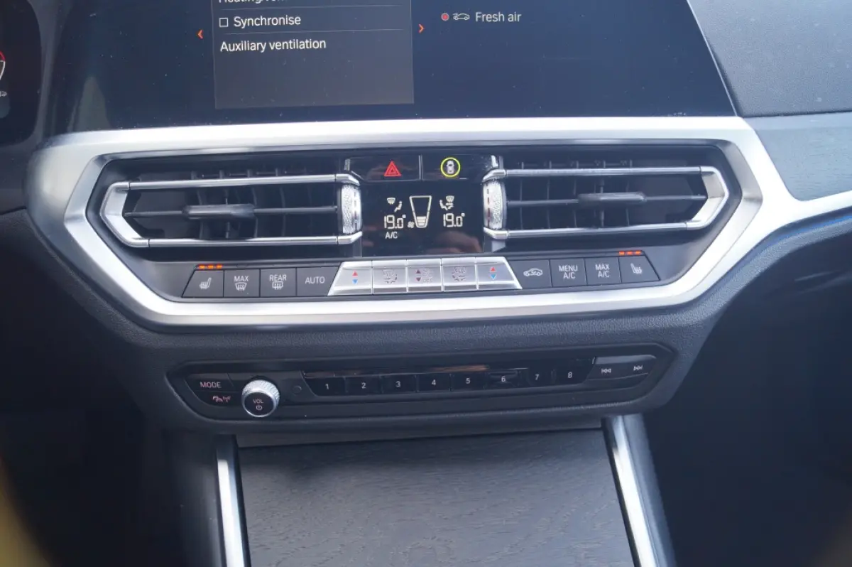 318i High Executive Edition -LEER-CAM-NAVI-