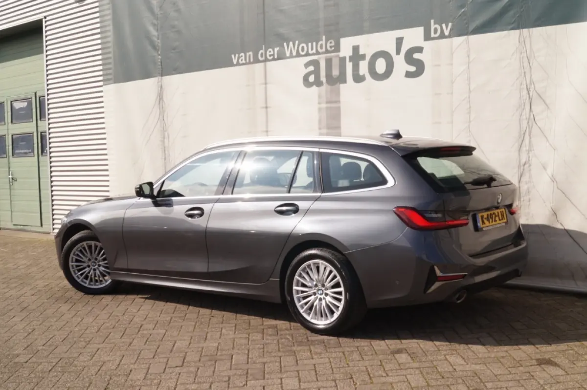 318i High Executive Edition -LEER-CAM-NAVI-