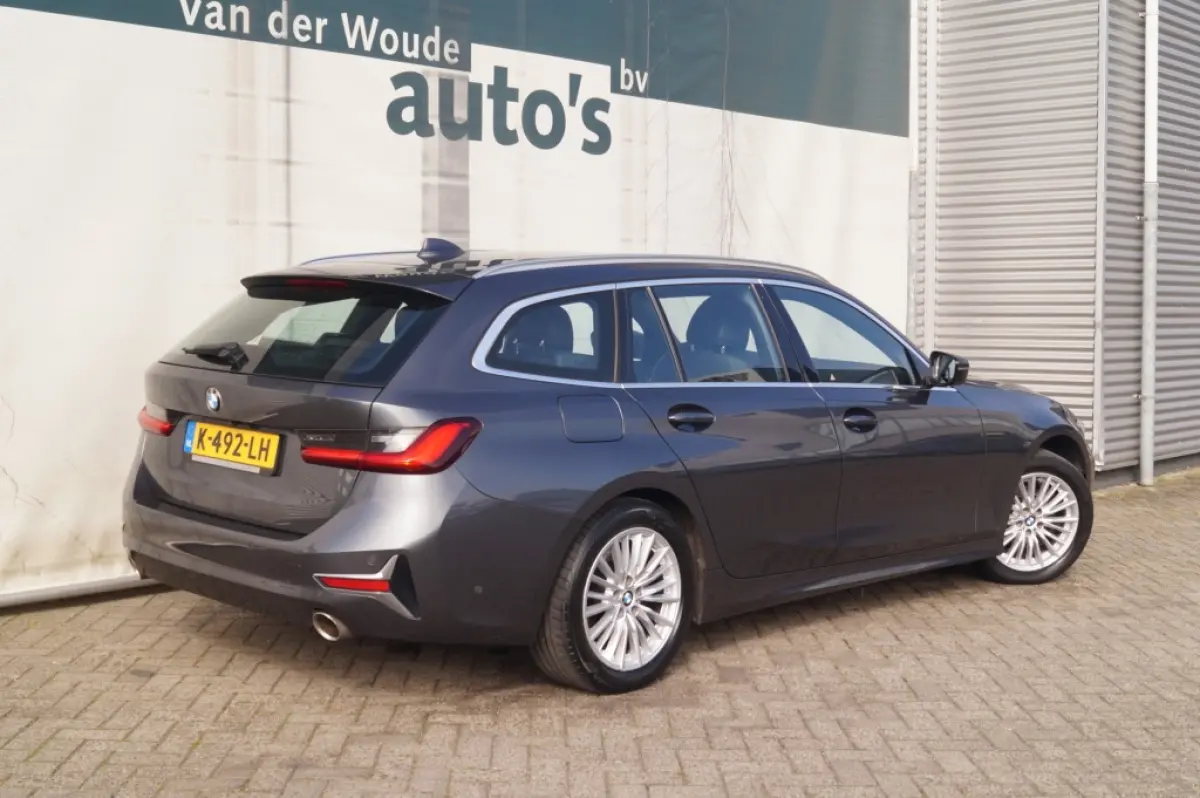 318i High Executive Edition -LEER-CAM-NAVI-