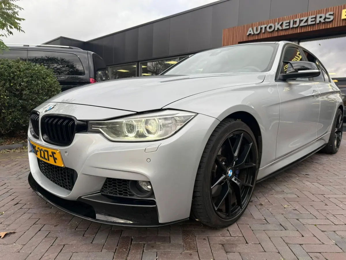 335i xDrive High Executive M-Pakket, Head-up, Akrapovic, Alcantara, Camera, etc etc