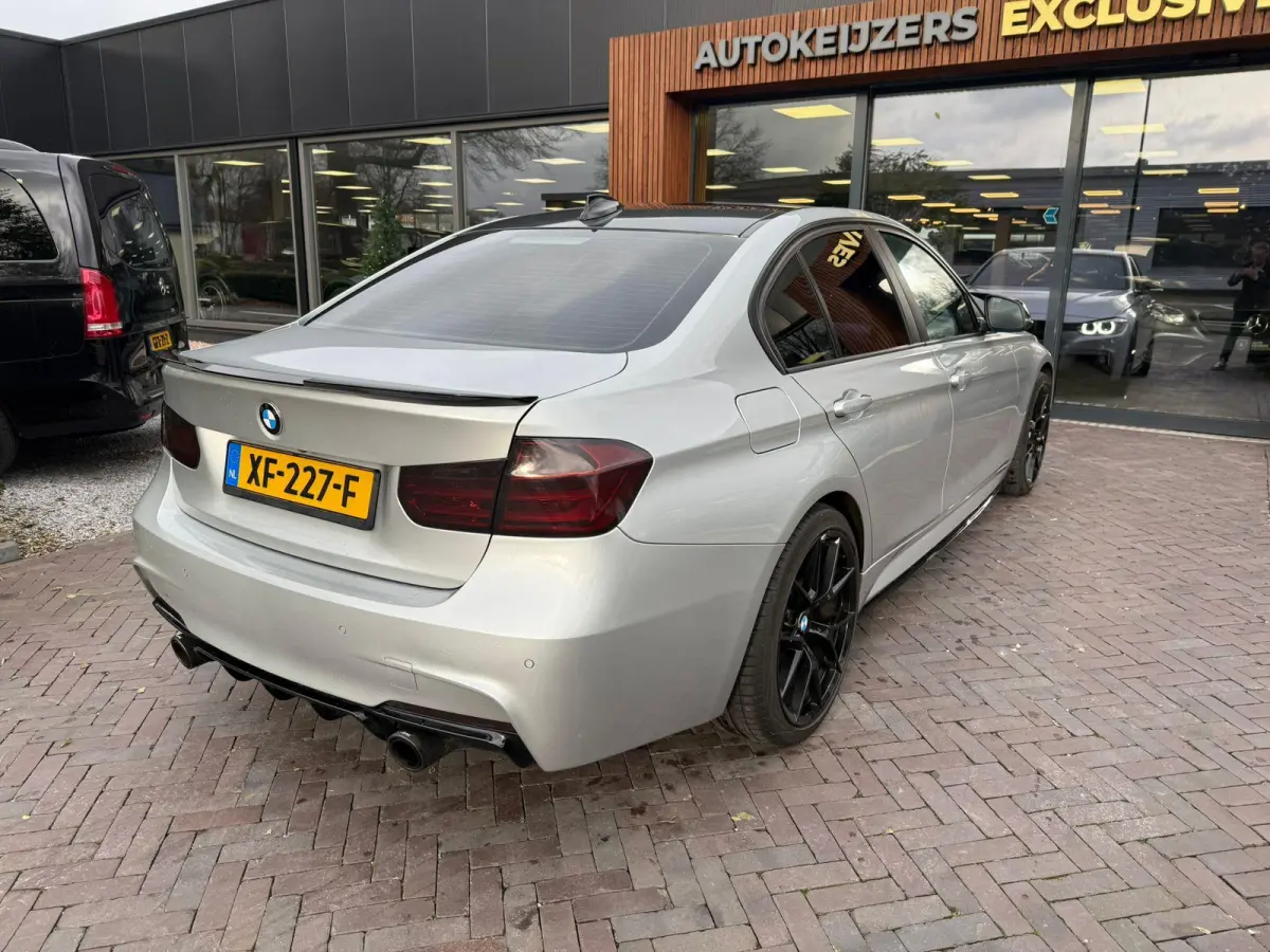 335i xDrive High Executive M-Pakket, Head-up, Akrapovic, Alcantara, Camera, etc etc