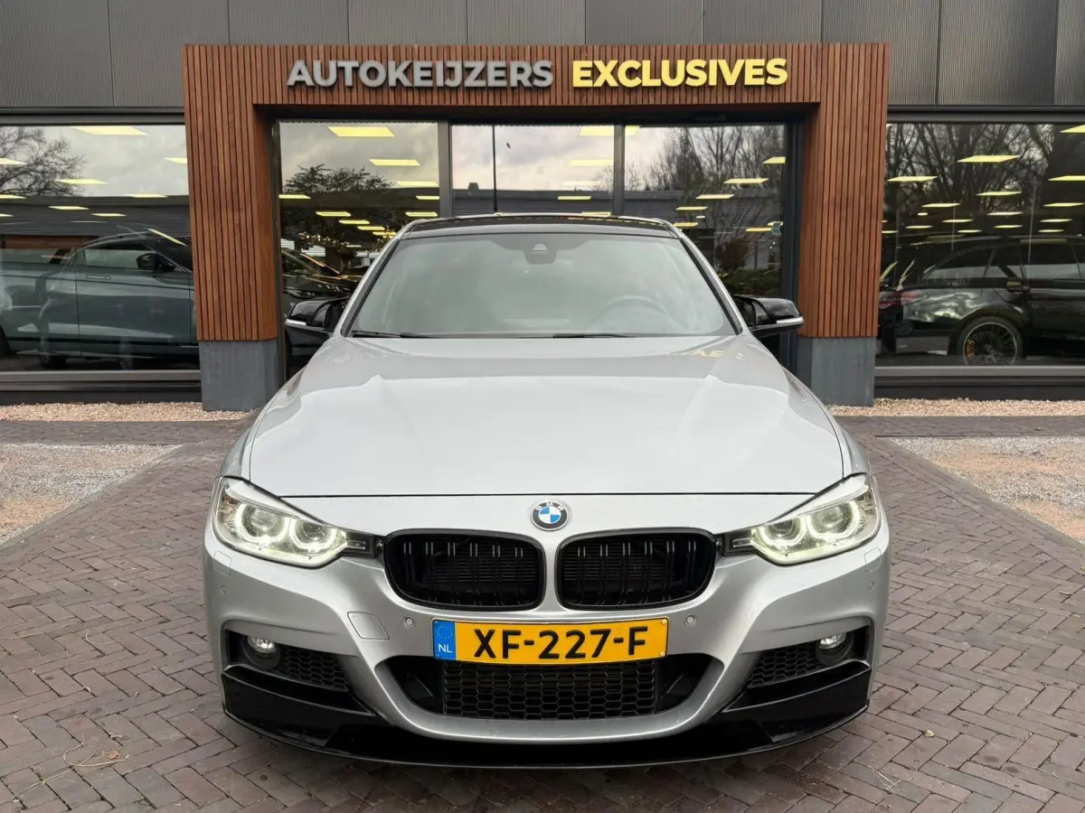 335i xDrive High Executive M-Pakket, Head-up, Akrapovic, Alcantara, Camera, etc etc