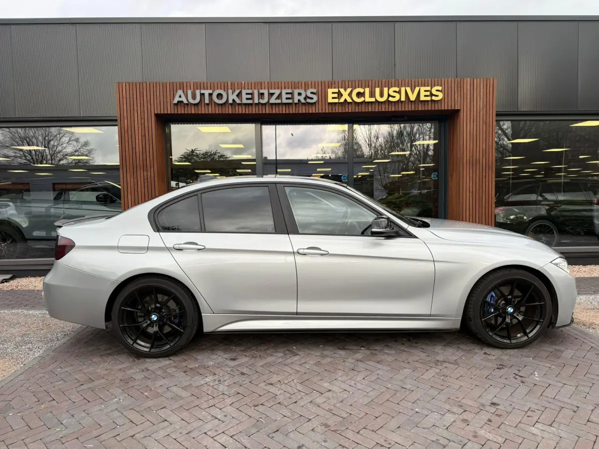 335i xDrive High Executive M-Pakket, Head-up, Akrapovic, Alcantara, Camera, etc etc