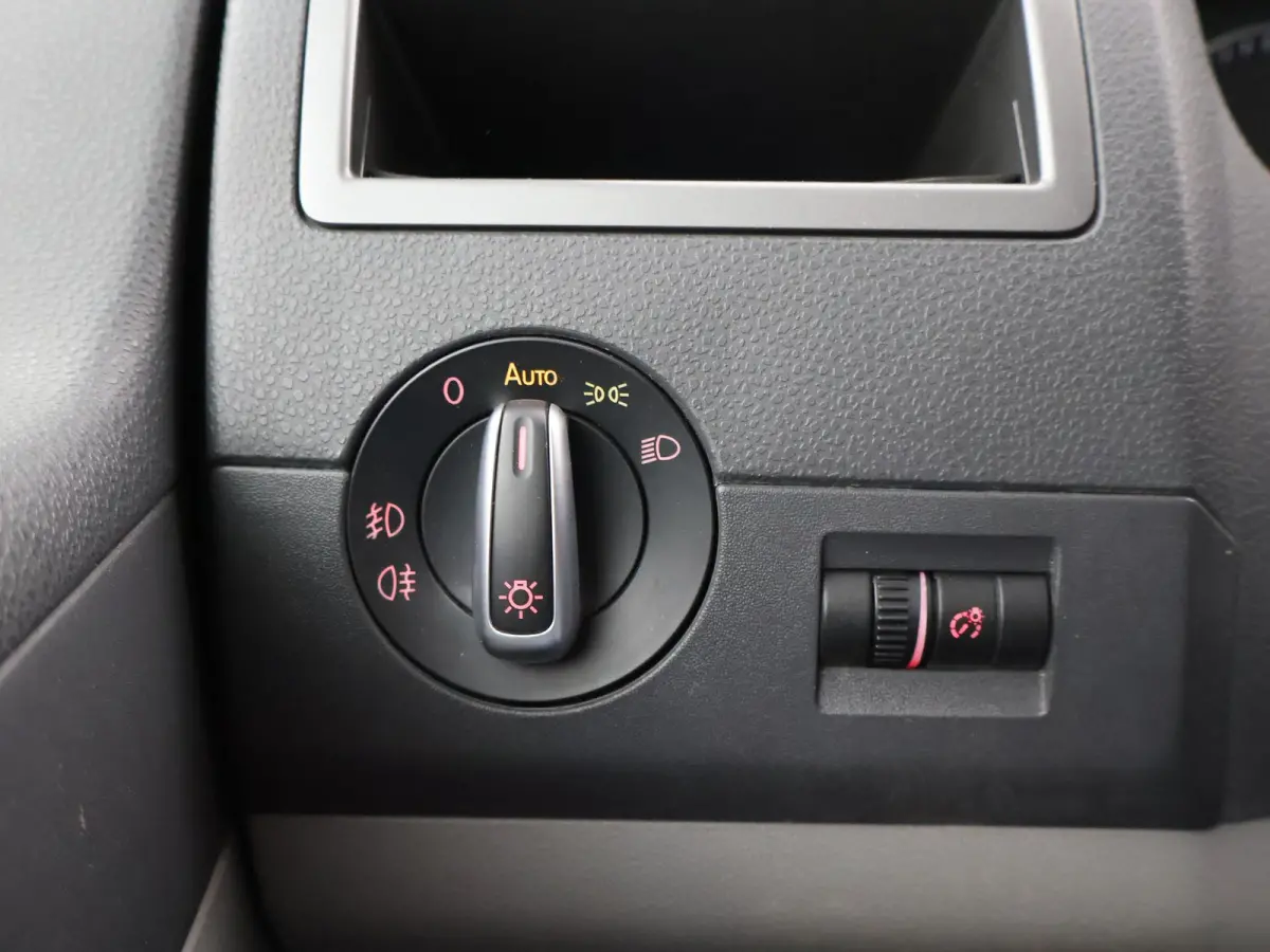 2.0 TDI 140 PK DSG L2H1 E.C. + LEDER | LMV | XENON | APPLE CARPLAY | STOELVERWARMING