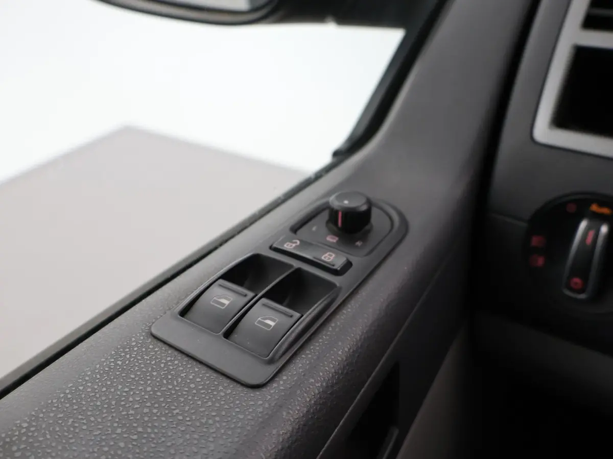2.0 TDI 140 PK DSG L2H1 E.C. + LEDER | LMV | XENON | APPLE CARPLAY | STOELVERWARMING