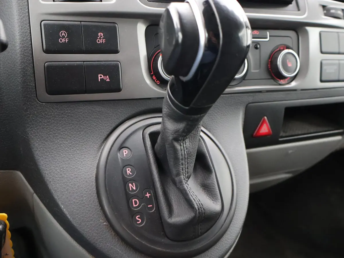 2.0 TDI 140 PK DSG L2H1 E.C. + LEDER | LMV | XENON | APPLE CARPLAY | STOELVERWARMING