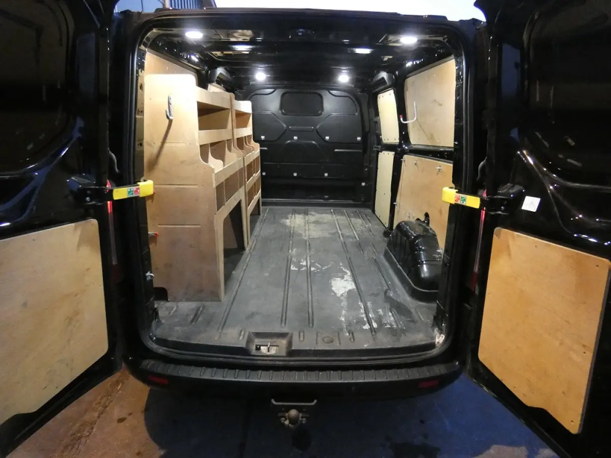 320 2.0 TDCI L2H1 Sport* navi/cam*xenon*