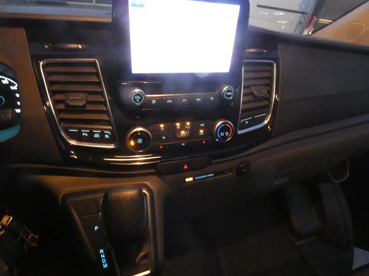 320 2.0 TDCI L2H1 Sport* navi/cam*xenon*