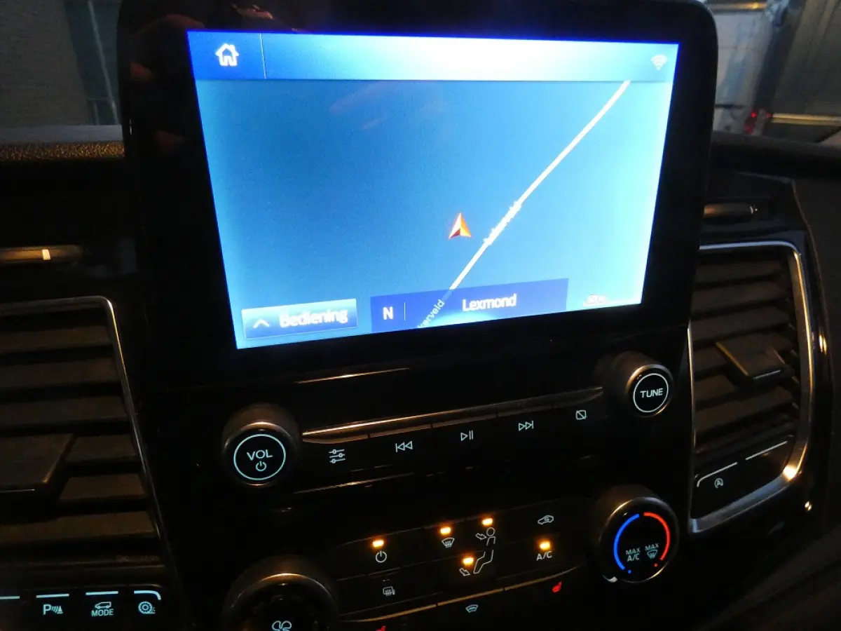 320 2.0 TDCI L2H1 Sport* navi/cam*xenon*