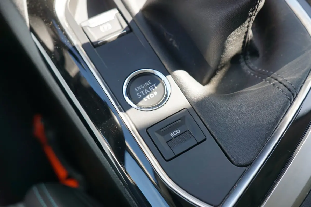 1.2 PureTech Blue Lease Allure | Gris Artense | Carplay/Camera/LED/Elek.achterklep/Half-leder - Top!