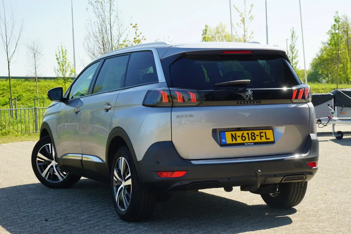 1.2 PureTech Blue Lease Allure | Gris Artense | Carplay/Camera/LED/Elek.achterklep/Half-leder - Top!