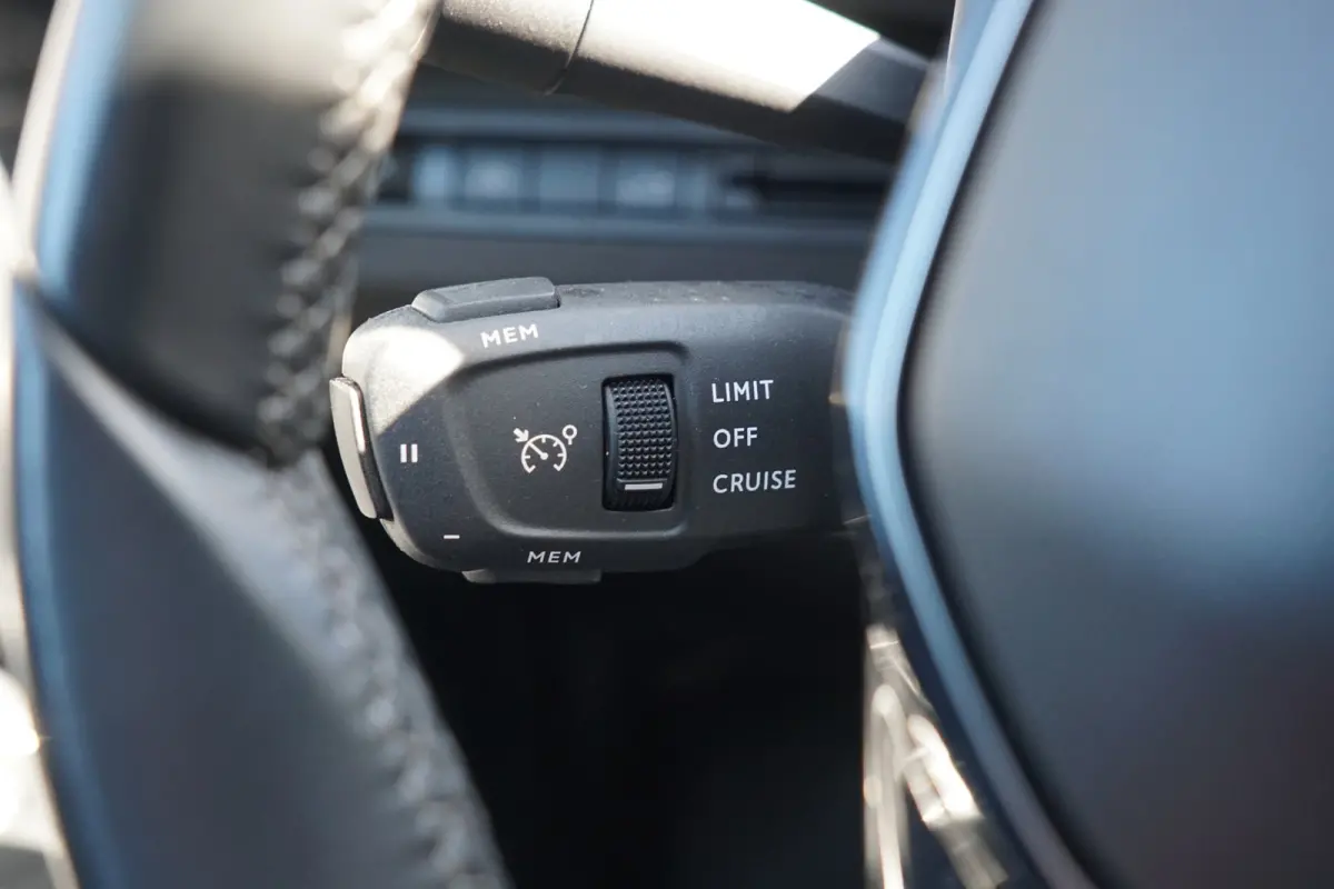 1.2 PureTech Blue Lease Allure | Gris Artense | Carplay/Camera/LED/Elek.achterklep/Half-leder - Top!