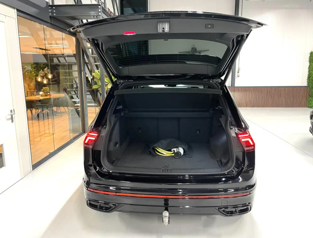 1.4 TSI eHybrid R-Line Black Style/ 360 Cam/ Pano/ Keyless/ HuD/ Trekhaak