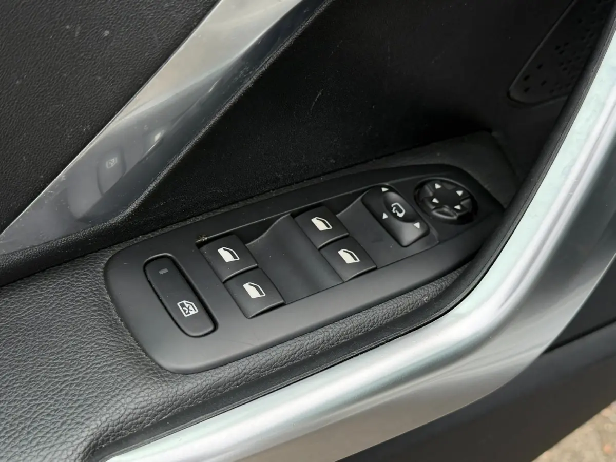 1.2 PureTech Allure l PANO l CARPLAY l LEDERBEKL.