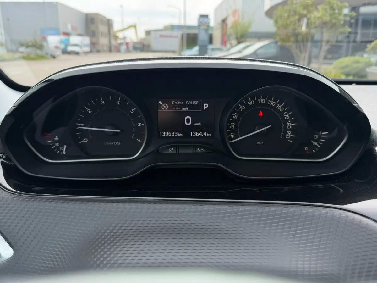 1.2 PureTech Allure l PANO l CARPLAY l LEDERBEKL.