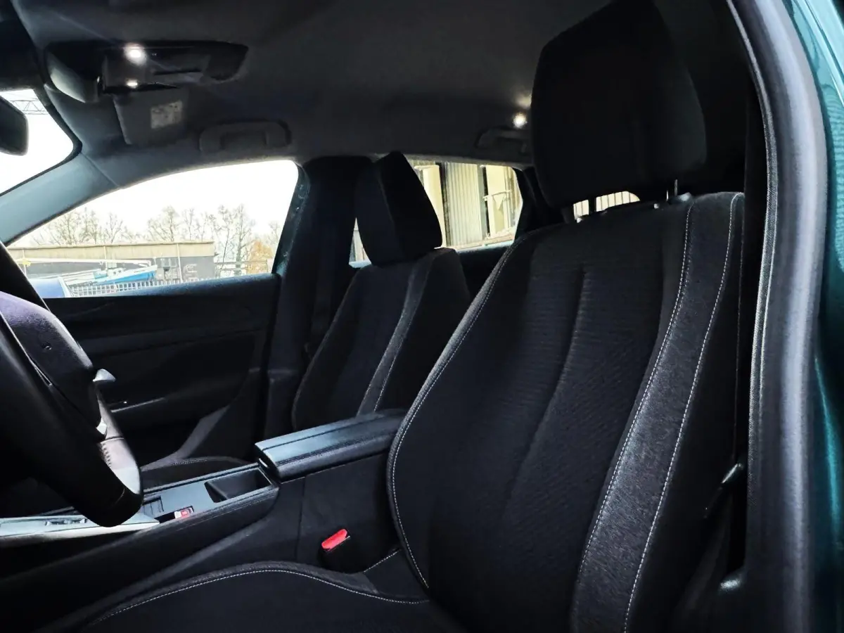 1.2 PureTech Active Pack Business/ Navi/Led/Carplay